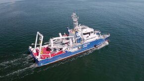 Nowoczesny katamaran służący badaniom środowiska i przyrody Morza Bałtyckiego prowadzonych przez Uniwersytet Gdański.