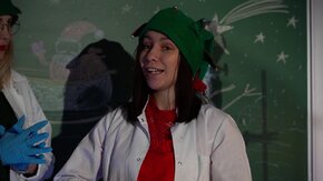 Koła Naukowe Wydziału Chemii UG przygotowały świąteczną opowieść "Blask Świątecznej Nocy" z wykorzystaniem efektów specjalnych. Produkcja CPFiD UG.