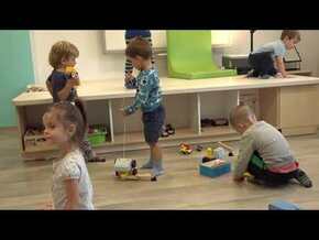 Przedszkole Uniwersyteckie odchodzi pierwszy rok istnienia. Do placówki uczęszcza 28 dzieci, którymi opiekuje się 7-mio osobowy zespół, w tym 4 nauczycielki. Przedszkole Uniwersyteckie jest inspirowane filozofią Reggio Emilia.