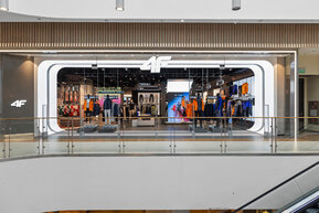 Salon 4F w Centrum Riviera, który został zaprojektowany zgodnie z hasłem Sport, Technology, Design.jpg