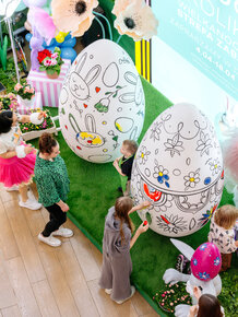 Malowanie wielkanocnych pisanek .jpg