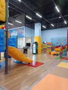 Przestrzeń dla dzieci w Centrum Riviera.jpg