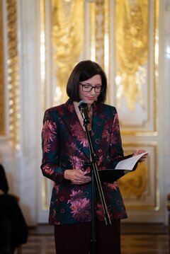 Wernisaż wystawy Niech nas widzą_3_Monika Przypkowska kuratorka wystawy fot .Zamek Królewski w Warsz
