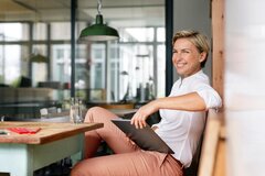 woman-sitting-tablet
    