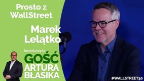 Marek Lelątko, Enea SA w rozmowie z Arturem Błasikiem podczas jubileuszowej 30. edycji Konferencji WallStreet omawia wyniki finansowe Grupy Enea i strategię transformacji energetycznej spółki. W materiale informacje dotyczące m.in. powrotu do wypłaty dywidendy, rekordowych inwestycji, przyszłości Bogdanki i polskiego węgla, transformacji energetycznej oraz planów rozwoju Enei. Czy energia w przyszłości może być tańsza? Dlaczego węgiel nadal będzie odgrywał ważną rolę w polskiej energetyce? No i gdzie Enea zamierza zainwestować aż 9 miliardów złotych? Sprawdź, co na temat przyszłości polskiej energetyki i Enei ma do przekazania Marek Lelątko.

Ten odcinek porusza następujące kwestie:
00:00 – wstęp i zapowiedź rozmowy, podsumowanie 2025 roku w Grupie Enea – wyniki finansowe, EBITDA oraz najważniejsze sukcesy,
03:07 – wyniki za I kwartał 2026 roku: wpływ zimy, cen energii i poszczególnych segmentów działalności na rezultaty spółki,
05:24 – czy transformacja energetyczna to dziś największe wyzwanie dla sektora, jak zmienił się rynek po kryzysie energetycznym, dlaczego Polska potrzebuje magazynów energii; rola prosumentów, fotowoltaiki oraz nowych modeli zużycia energii,
09:28 – rekordowe inwestycje Enei – 9 mld zł na rozwój sieci, bloków gazowych i transformację energetyczną, cyfryzacja energetyki, automatyzacja, sztuczna inteligencja oraz przyszłość zarządzania siecią energetyczną,
13:22 – czy rynek właściwie wycenia Eneę, potencjał spółki i spojrzenie na przyszłość,
14:08 – powrót dywidendy, czy akcjonariusze mogą liczyć na regularne wypłaty w kolejnych latach,
17:29 – przyszłość Bogdanki, wyniki kopalni, konkurencyjność i miejsce w strategii Grupy Enea,
21:29 – czy Polska nadal powinna opierać się na węglu, dyskusja o bezpieczeństwie energetycznym, transformacji i doświadczeniach innych państw,
24:31 – jak inwestorzy patrzą na transformację energetyczną, czy rynek docenia skalę zachodzących zmian,
26:17 – perspektywy Enei na 2026 rok, największe wyzwania, dotacje unijne oraz oczekiwania wobec wyników finansowych,
27:41 – zakończenie rozmowy.

