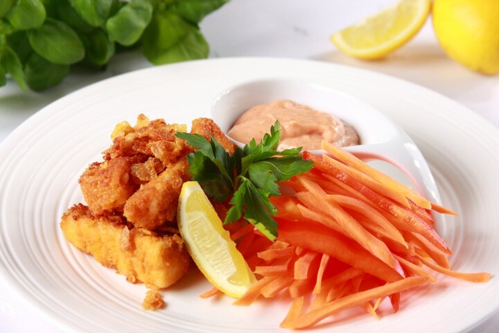 Nuggetsy_z_platkami_kukurydzianymi_i_warzywnym_crudites.JPG