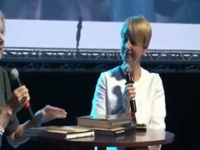 Powstanie Warszawskie ma wciąż swoje nieodkryte karty. Niektóre ciekawe wątki nie są powszechnie znane. Szwedzka pomoc dla Polskiego Podziemia to jeden z nich.
Rozmowa z Katarzyną Pąk, Dyrektor Działu Marketingu i Komunikacji w firmie Ericsson.