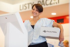 Poczta Polska: ponad połowa e-sklepów w Polsce wysyła miesięcznie kilkaset przesyłek