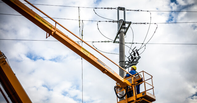 Pionowanie słupów energetycznych Enei w okolicach Czerniejewa (woj. wielkopolskie) 09