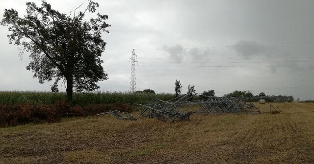 Enea Operator Zniszczona przez nawałnicę linia wysokiego napięcia 110 kV Szubin-Paterek już pod napi