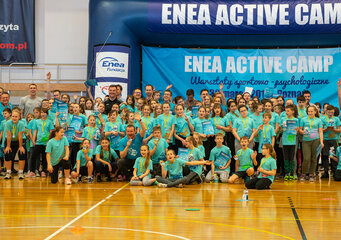 Pracownicy Grupy Enea „wybiegali” złotówki na organizację obozu sportowego dla 120 dzieci (1).jpg