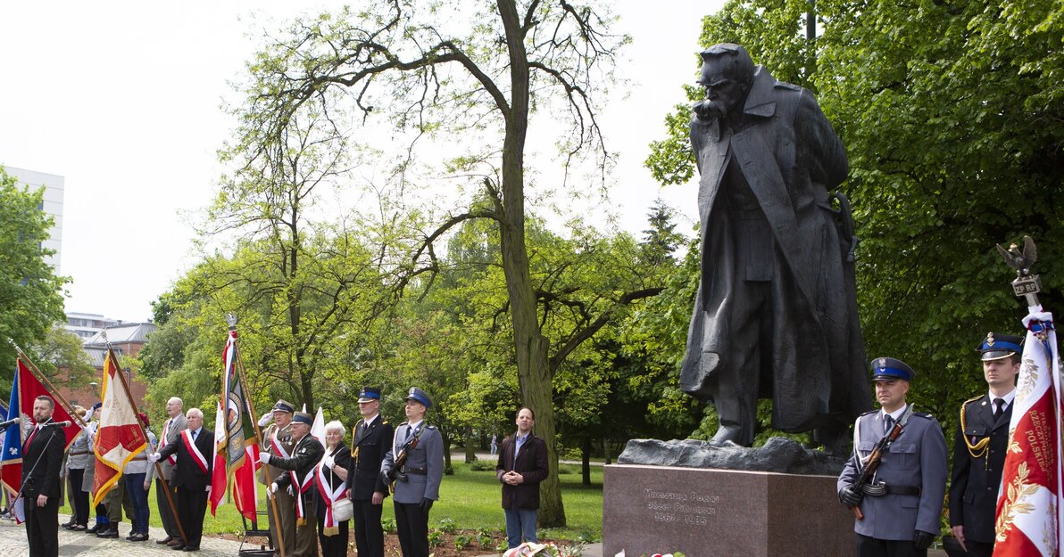 Uroczystości z okazji rocznicy Śmierci Marszałka Piłsudskiego . Fot. Jerzy Pinkas.jpg