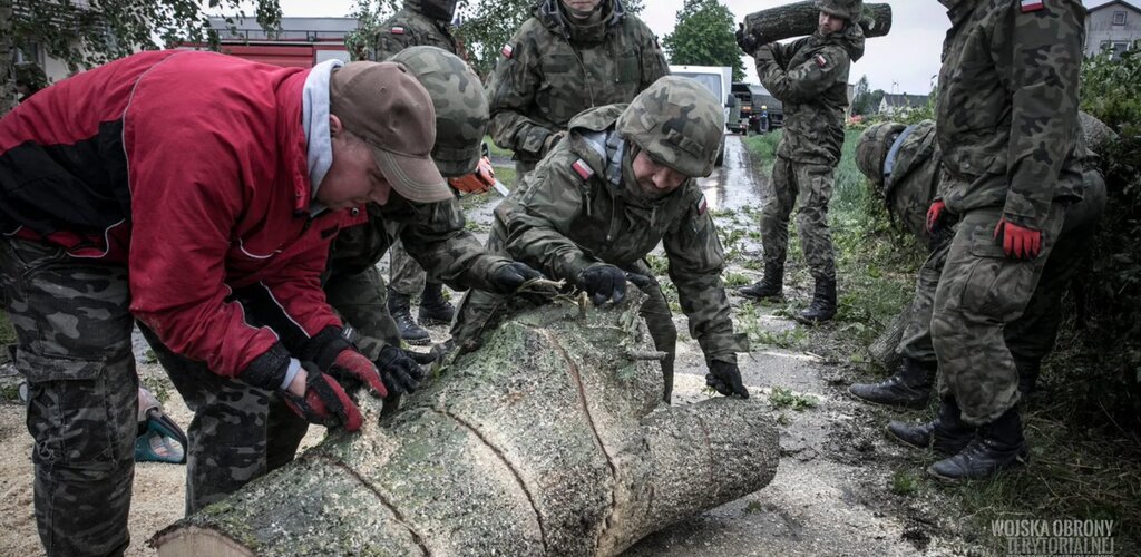 Terytorialsi pomagają po nawałnicy w gminach Wojciechów i Konopnica