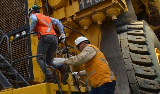 People, steel and concrete. Business in the desert