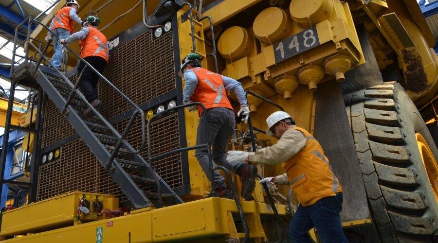 People, steel and concrete. Business in the desert