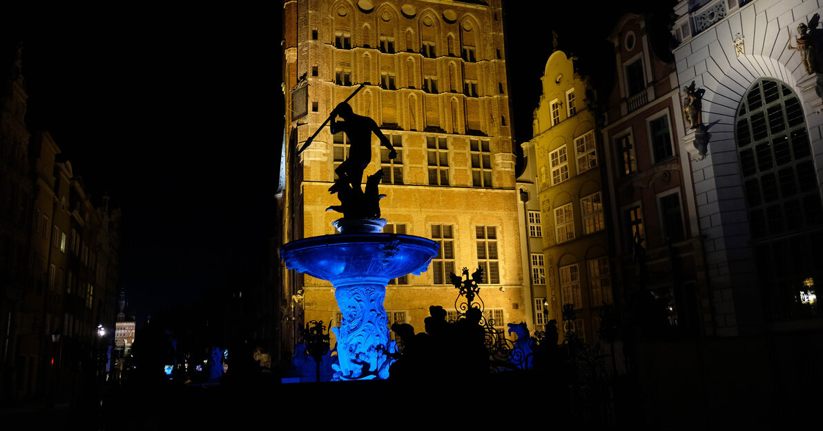 Gdański Neptun na niebiesko. Materiał foto Gdańskie Wody