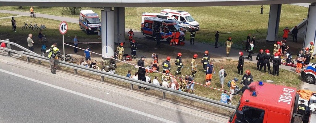 Ratownicy medyczni WOT pomagali w wypadku autobusu w Warszawie