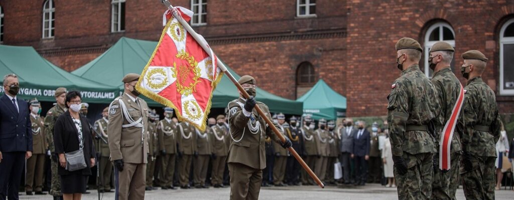 Sztandar wojskowy dla 8 Kujawsko - Pomorskiej Brygady OT