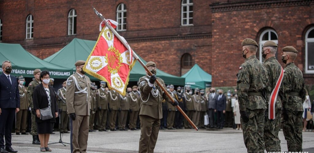 Sztandar wojskowy dla 8 Kujawsko - Pomorskiej Brygady OT