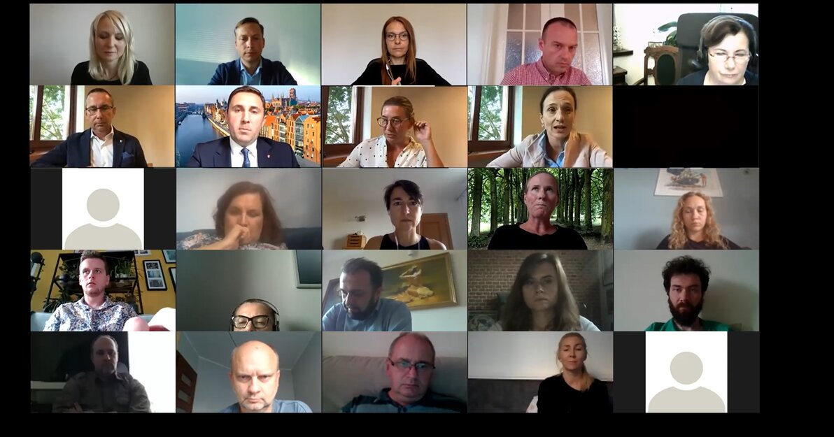 Na zdjęciu znajduje się screen ekranu monitora zrobiony podczas wydarzenia. 