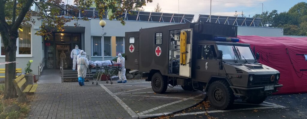  Żołnierze WOT ewakuują pensjonariuszy DPS „Dom Kombatanta” w Zielonej Górze