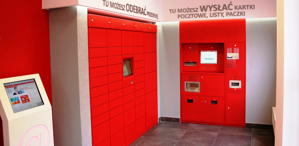 Poczta Polska rozbudowuje sieć: 2 tys. zewnętrznych automatów do 2022 r.
