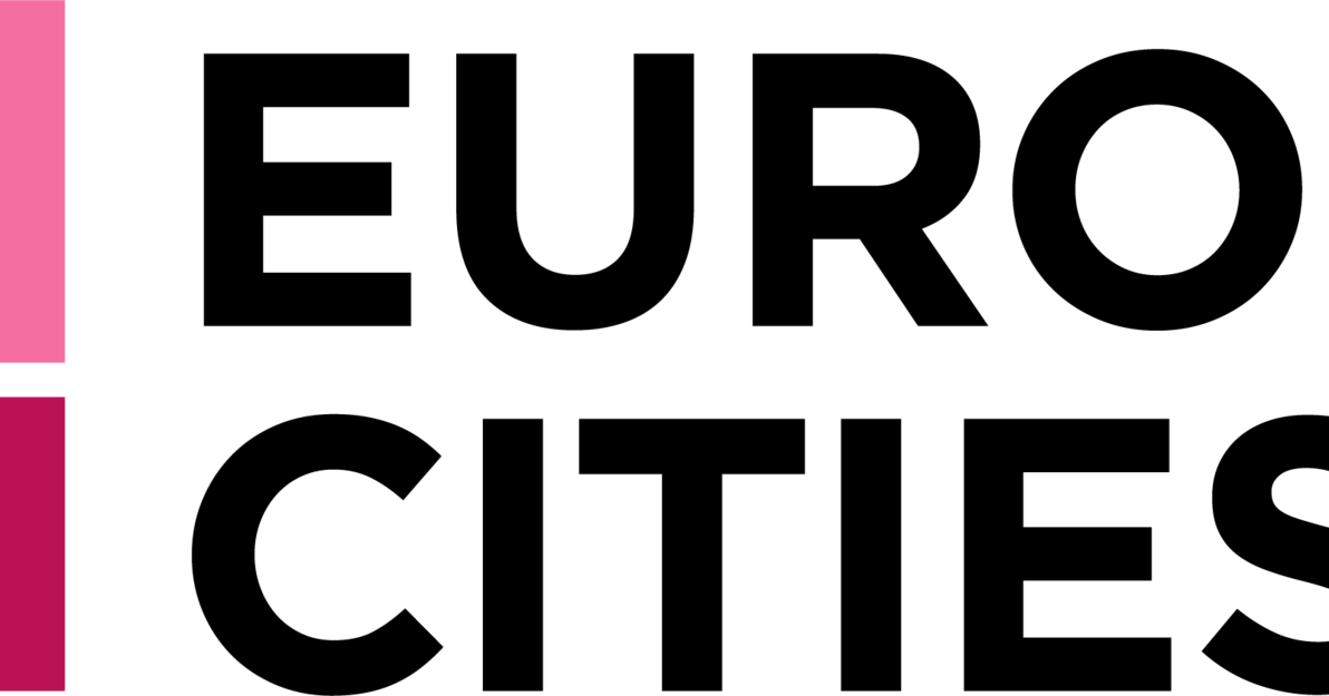Logo - Eurocities. Po lewej stronie różnokolorowe prostokąty układające się w kształt kwadratu, obok czarny napis Eurocities. 