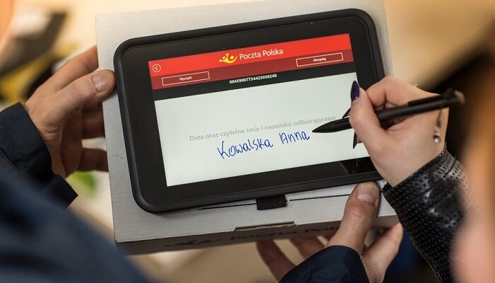 Poczta Polska: już 20 tysięcy listonoszy z aplikacją  Mobilny Bankowiec na tablecie 