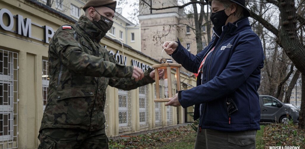 Żołnierze WOT otrzymali Betlejemskie Światło Pokoju od Harcerzy