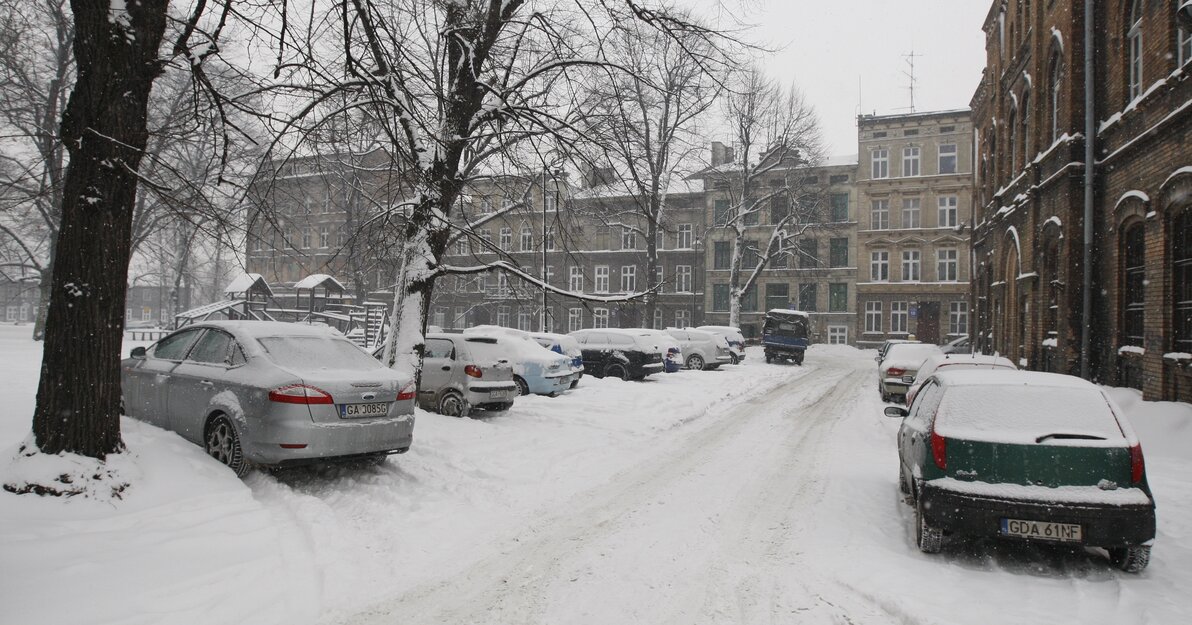 Plac Wałowy zasypany śniegiem