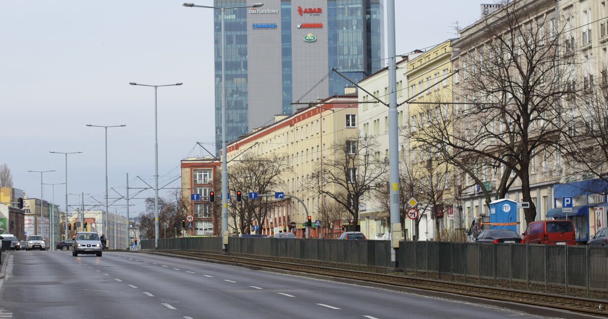 Ulica Grunwaldzka we Wrzeszczu w okolicach Manhattanu