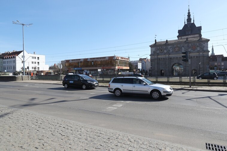 Widok na ulicę przed Bramą Wyżynną.