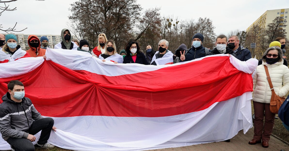 Prezydent Gdańska ze społecznością białoruską fot Dominik Paszliński