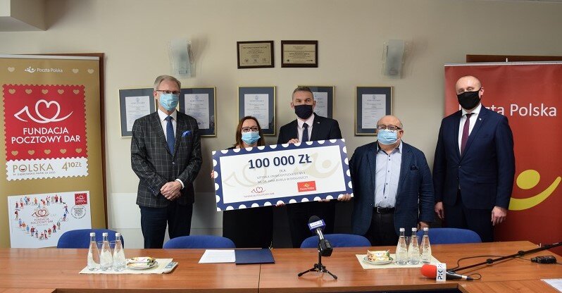 Poczta Polska: pomoc Fundacji „Pocztowy Dar” dla szpitala walczącego z COVID19