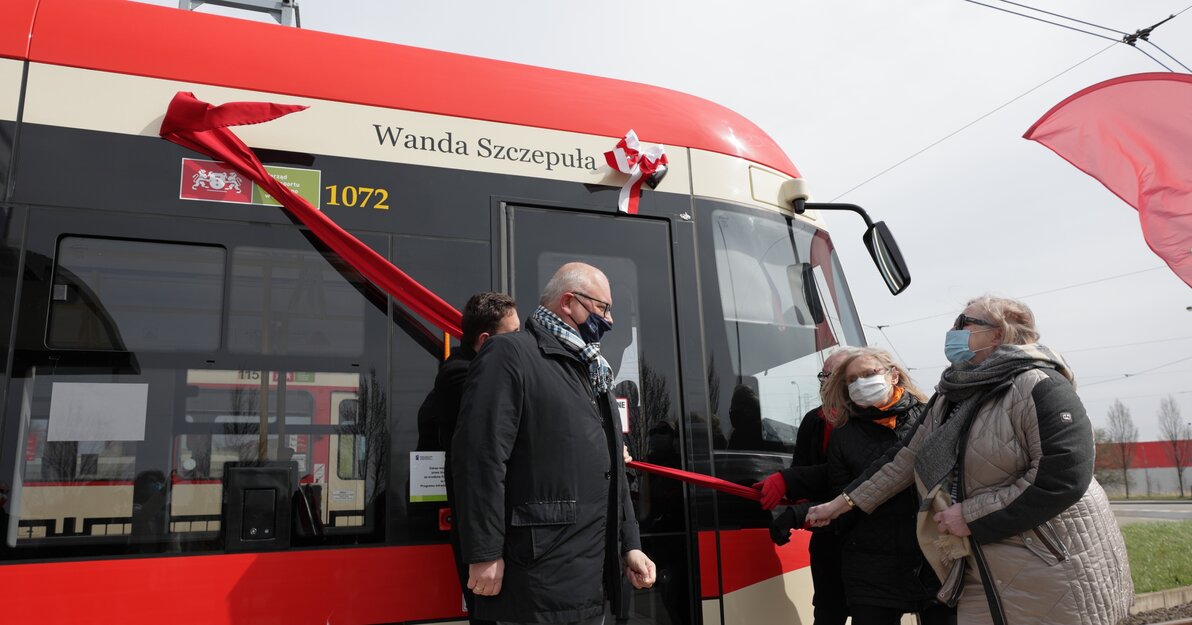 Odsłonięcie napisu przedstawiającego imię i nazwisko patronki Fot. Grzegorz Mehring