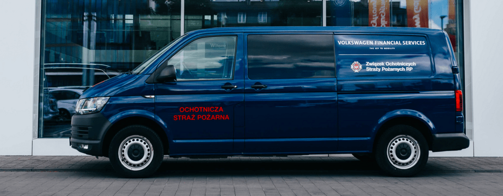  VWFS wspomaga strażaków w dowożeniu osób na szczepienia przeciwko COVID-19