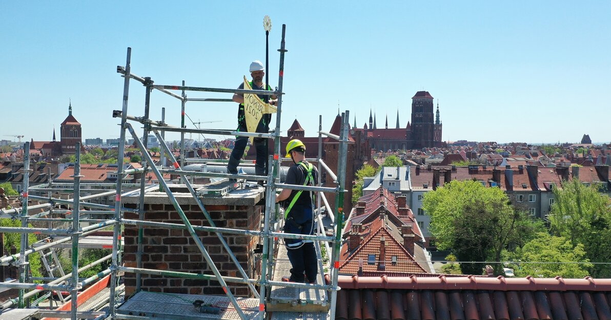 DJI 0873  Montaż chorągwi na Wielkim Młynie, fot  D  Kula, mat  Muzeum Gdańska