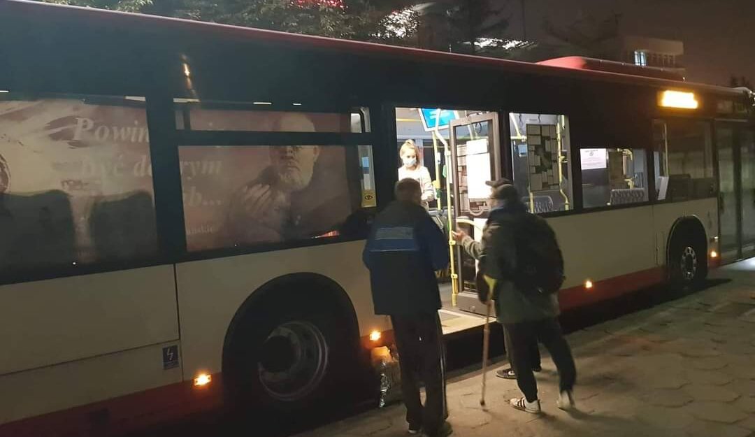 Autobus SOS - pomoc jeździł w Gdańsku codziennie w godzinach wieczornych - fot  Sławomir Kunkel