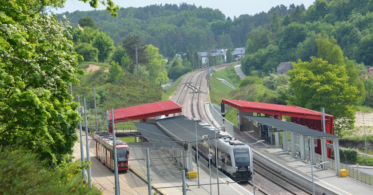 Zdjęcie węzła przesiadkowego Gdańsk Brętowo, będącego przykładem współpracy Samorządu Województwa Pomorskiego i Miasta Gdańsk przy realizacji I etapu projektu PKM w latach 2010-2015.