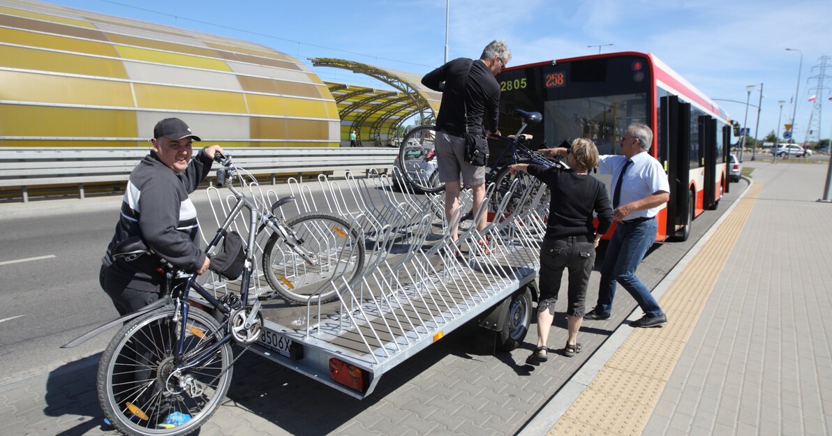 Autobus przystosowany do przewozu rowerów  Fot Grzegorz Mehring