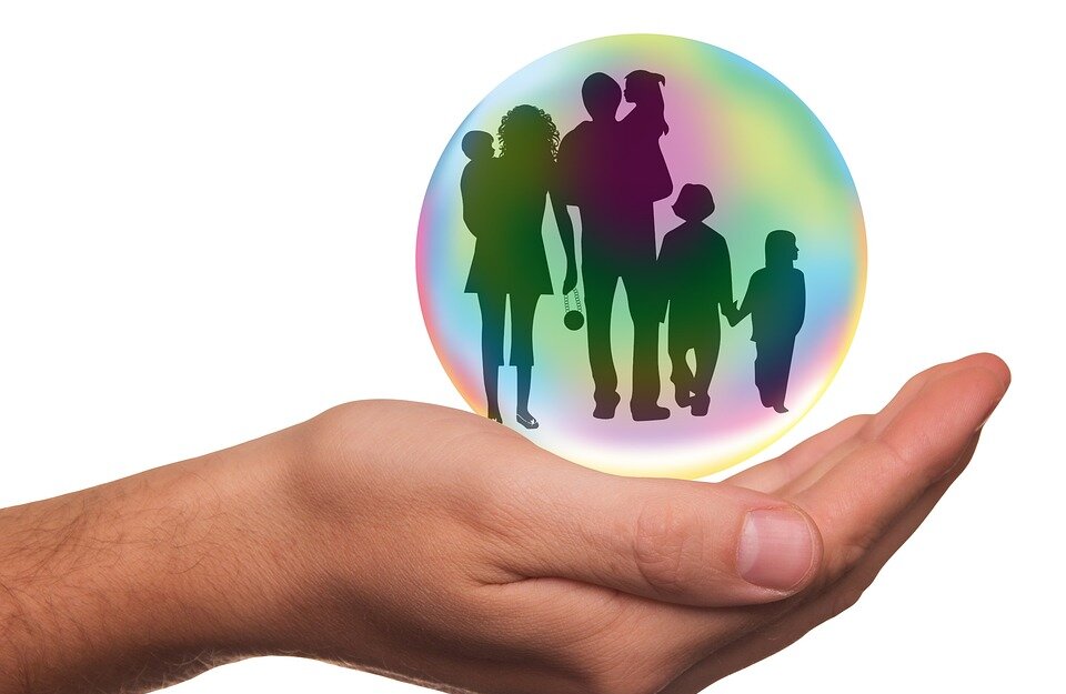 Warto się angażować w pomoc potrzebującym rodzinom z dziećmi - fot  pixabay com