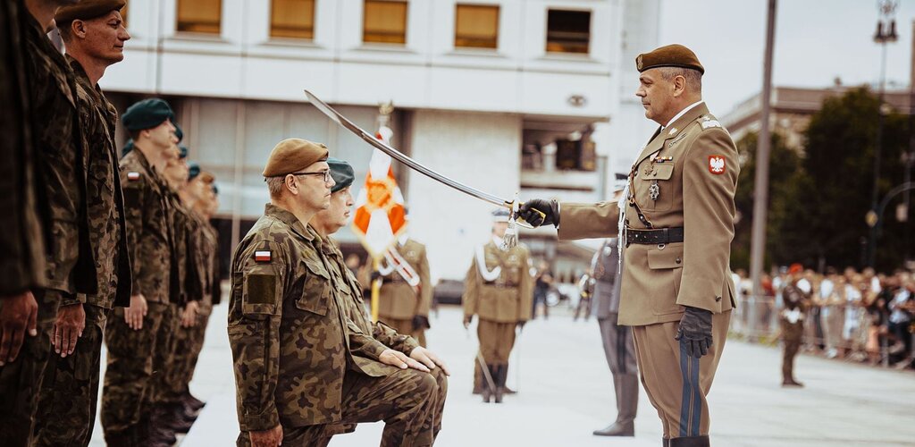 Nowi oficerowie w WOT – uroczysta promocja na Pl. Piłsudskiego w Warszawie