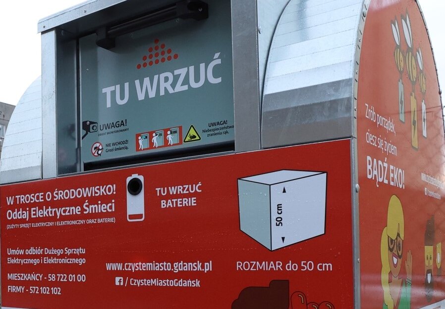 Jeden z 60 pojemników na drobne elektroodpady w Gdańsku