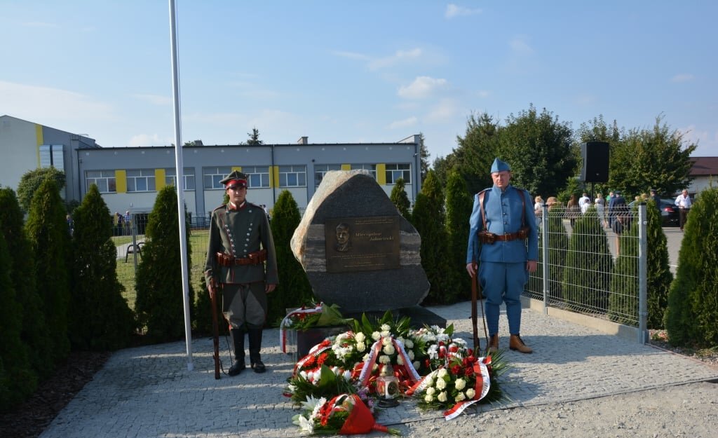 Obelisk poświęcony Mieczysławowi Jałowieckiemu  Fot FB Urząd Gminy Ceków-Kolonia