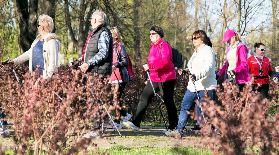 KGHM ogłasza jesienną edycję zajęć nordic walking – miedziowy gigant zaprasza osoby 35 +