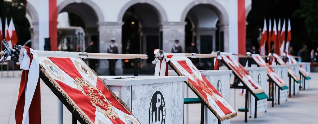 Wręczono sztandary wojskowe sześciu jednostkom WOT