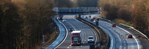 Branża transportowa negocjuje z Ministerstwem _W grę wchodzi nawet 30 mld zł rocznie_źródło_canva