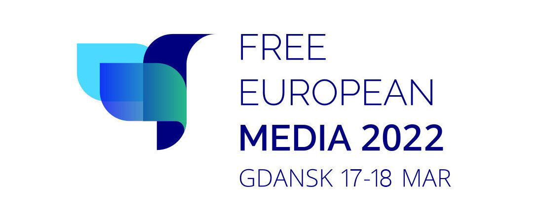 Biała grafika, napis i logo konferencji. Free European Media 2022 in Gdansk 17-18 mar. 