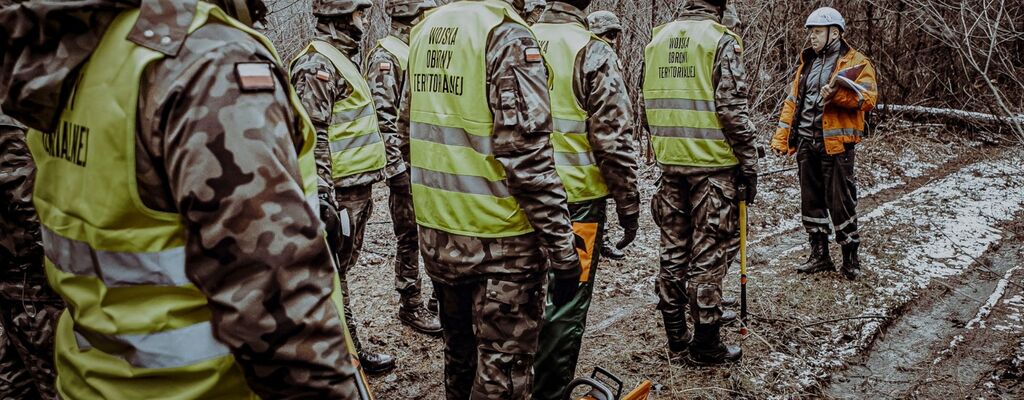 Usuwanie wiatrołomów na północnym Mazowszu