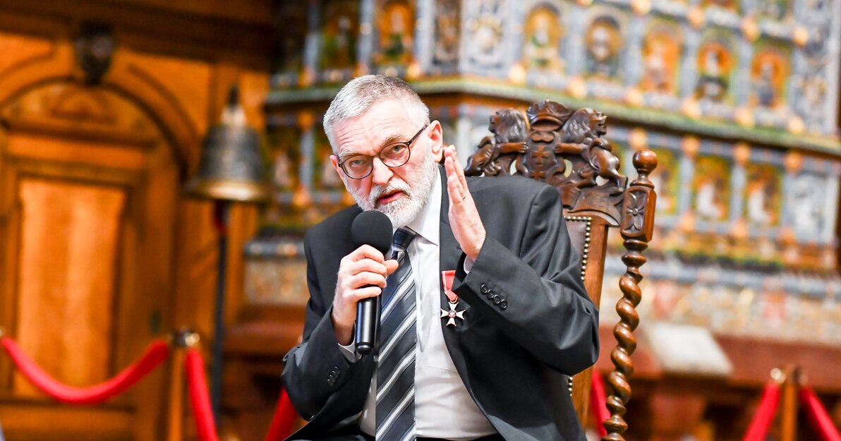 Grzegorz Szychliński podczas debaty o książce Synchronia. 